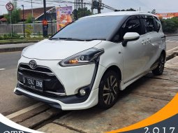 Toyota Sienta Q CVT 2017
