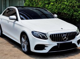 Mercedes-Benz E-Class E 300 AMG Line 2018 AT Sedan 2018 Putih 1