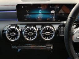 (LOW MILES)Mercedes Benz CLA 200 AMG Line AT Facelift CBU 2019 Hitam 16