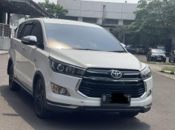 INNOVA VENTURER BENSIN AT 2017 PUTIH TERMURAH!!! 1