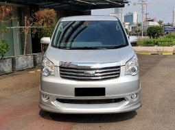 Dp15 jt Toyota NAV1 V 2013 silver pajak panjang cash kredit proses bisa dibantu 2