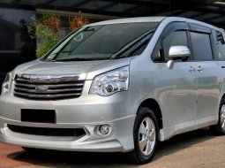 Promo Toyota NAV1 murah dp 15 jt silver 2013 km 138rban cash kredit proses bisa dibantu