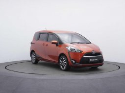 Toyota Sienta V 2016 Orange DP 15 JUTA / ANGSURAN 3 JUTA