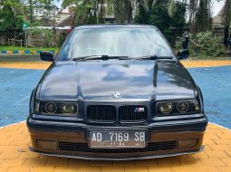 BMW 318i e36 m43 Hitam Tahun 1996 Manual