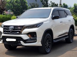 Toyota Fortuner New  4x2 2.8 A/T DSL GR Sport 2022 putih km 8 rban dp 75 jt tangan pertama dari baru 1