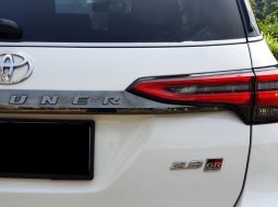 Toyota Fortuner New  4x2 2.8 A/T DSL GR Sport 2022 putih km 8 rban dp 75 jt tangan pertama dari baru 5
