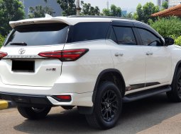 Toyota Fortuner New  4x2 2.8 A/T DSL GR Sport 2022 putih km 8 rban dp 75 jt tangan pertama dari baru 6