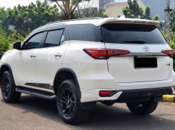 Toyota Fortuner New  4x2 2.8 A/T DSL GR Sport 2022 putih km 8 rban dp 75 jt tangan pertama dari baru 7