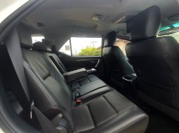 Toyota Fortuner New  4x2 2.8 A/T DSL GR Sport 2022 putih km 8 rban dp 75 jt tangan pertama dari baru 11