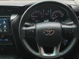 Toyota Fortuner New  4x2 2.8 A/T DSL GR Sport 2022 putih km 8 rban dp 75 jt tangan pertama dari baru 19