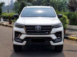 Km8rban Toyota Fortuner New  4x2 2.8 GR Sport A/T DSL 2022 diesel matic putih cash kredit bisa 1