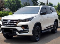 Km8rban Toyota Fortuner New  4x2 2.8 GR Sport A/T DSL 2022 diesel matic putih cash kredit bisa 3