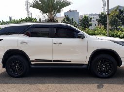 Km8rban Toyota Fortuner New  4x2 2.8 GR Sport A/T DSL 2022 diesel matic putih cash kredit bisa 4