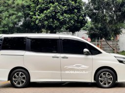 Toyota Voxy 2.0 Wagon AT PUTIH Dp 15,9 Jt No Pol Genap 6