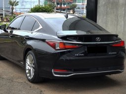 ISTIMEWA!Lexus ES300 Hybrid Ultra Luxury AT 2020 Black On Black 9