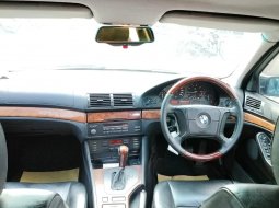 BMW 528i E39 AT Body Mulus Interior Rapi Head Unit Orisinil Kondisi Bagus Untuk Mobil Berumur 27 Thn 3