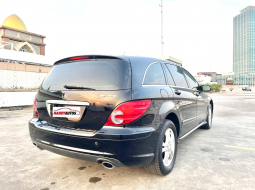 Mercedes-Benz R280 Tahun 2009 Automatic Hitam 4