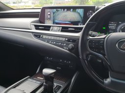 Km20rban Lexus ES300 Hybrid Ultra Luxury AT 2020 hitam record warranty active cash kredit proses bs 12