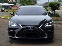 Lexus ES 300h Ultra Luxury 2020 hitam km24rban cash kredit proses bisa dibantu record 2