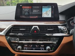16rban mls BMW 520i Luxury Line CKD AT 2018 hitam tangan pertama cash kredit proses bisa dibantu 13