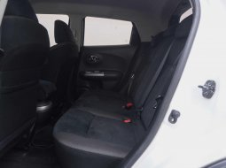 Nissan Juke RX Black Interior 2016 10