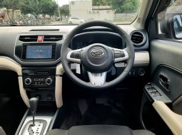 Daihatsu Terios 1.5 R Deluxe SUV AT 2018 PUTIH Dp 14,9 Jt No Pol Ganjil 12