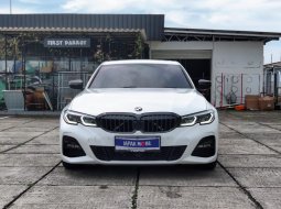 BMW 3 Series 330i 2019 Putih Matic Low KM 1