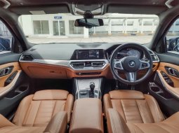 BMW 3 Series 330i 2019 Putih Matic Low KM 7
