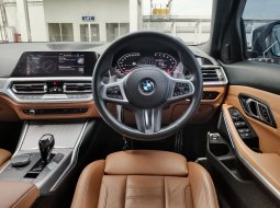 BMW 3 Series 330i 2019 Putih Matic Low KM 8