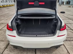 BMW 3 Series 330i 2019 Putih Matic Low KM 15