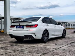 BMW 3 Series 330i 2019 Putih Matic Low KM 18