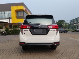 Toyota Venturer 2.0 AT Matic Bensin 2021 Putih Istimewa Terawat 15