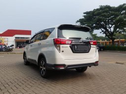 Toyota Venturer 2.0 AT Matic Bensin 2021 Putih Istimewa Terawat 16