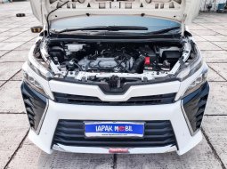 Toyota Voxy 2.0 A/T 2018 Putih Pajak Panjang 14