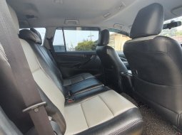 SIAP PAKAI! Toyota Kijang Innova 2.4 G Diesel AT 2018 Silver 9