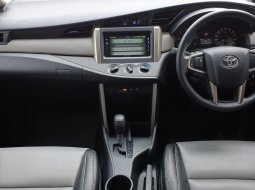 SIAP PAKAI! Toyota Kijang Innova 2.4 G Diesel AT 2018 Silver 10