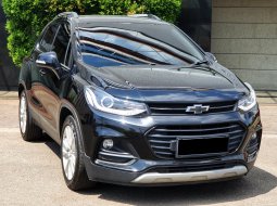 Km31rb record chevrolet trax premier turbo 2018 hitam sunroof tangan pertama dari baru cash kredit 3