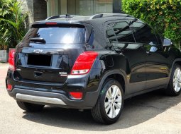 Km31rb record chevrolet trax premier turbo 2018 hitam sunroof tangan pertama dari baru cash kredit 4