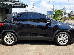 Km31rb record chevrolet trax premier turbo 2018 hitam sunroof tangan pertama dari baru cash kredit 7