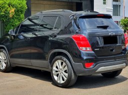 Km31rb record chevrolet trax premier turbo 2018 hitam sunroof tangan pertama dari baru cash kredit 8