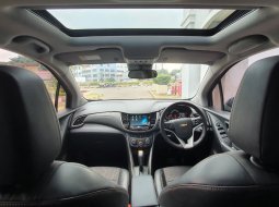 Km31rb record chevrolet trax premier turbo 2018 hitam sunroof tangan pertama dari baru cash kredit 9