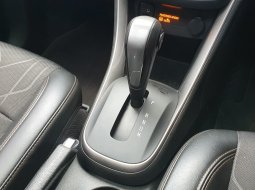 Km31rb record chevrolet trax premier turbo 2018 hitam sunroof tangan pertama dari baru cash kredit 13