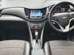 Km31rb record chevrolet trax premier turbo 2018 hitam sunroof tangan pertama dari baru cash kredit 16
