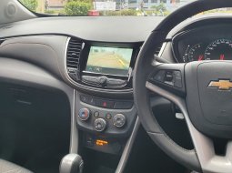 Km31rb record chevrolet trax premier turbo 2018 hitam sunroof tangan pertama dari baru cash kredit 17