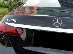 Km5rb Mercedes-Benz E-Class E 200 Avantgarde Line 2022 hitam warranty active pajak panjang cash kred 20