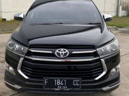 Toyota Venturer 2.0 A/T BSN 2018 Hitam 1