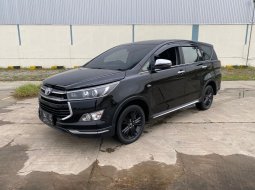Toyota Venturer 2.0 A/T BSN 2018 Hitam 9
