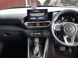 Toyota Raize GR Turbo Two Tone A/T ( Matic ) 2022 Silver Km Cuma 2rban Mulus Gress Like New 8