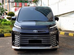 NEW Toyota Voxy 2.0 CVT TSS Facelift AT 2022 Ungu Metalik