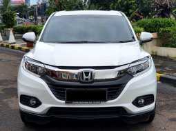 Km21rb Honda HR-V 1.5L E CVT 2018 facelift putih pemakaian 2019 pajak panjang siap pakai